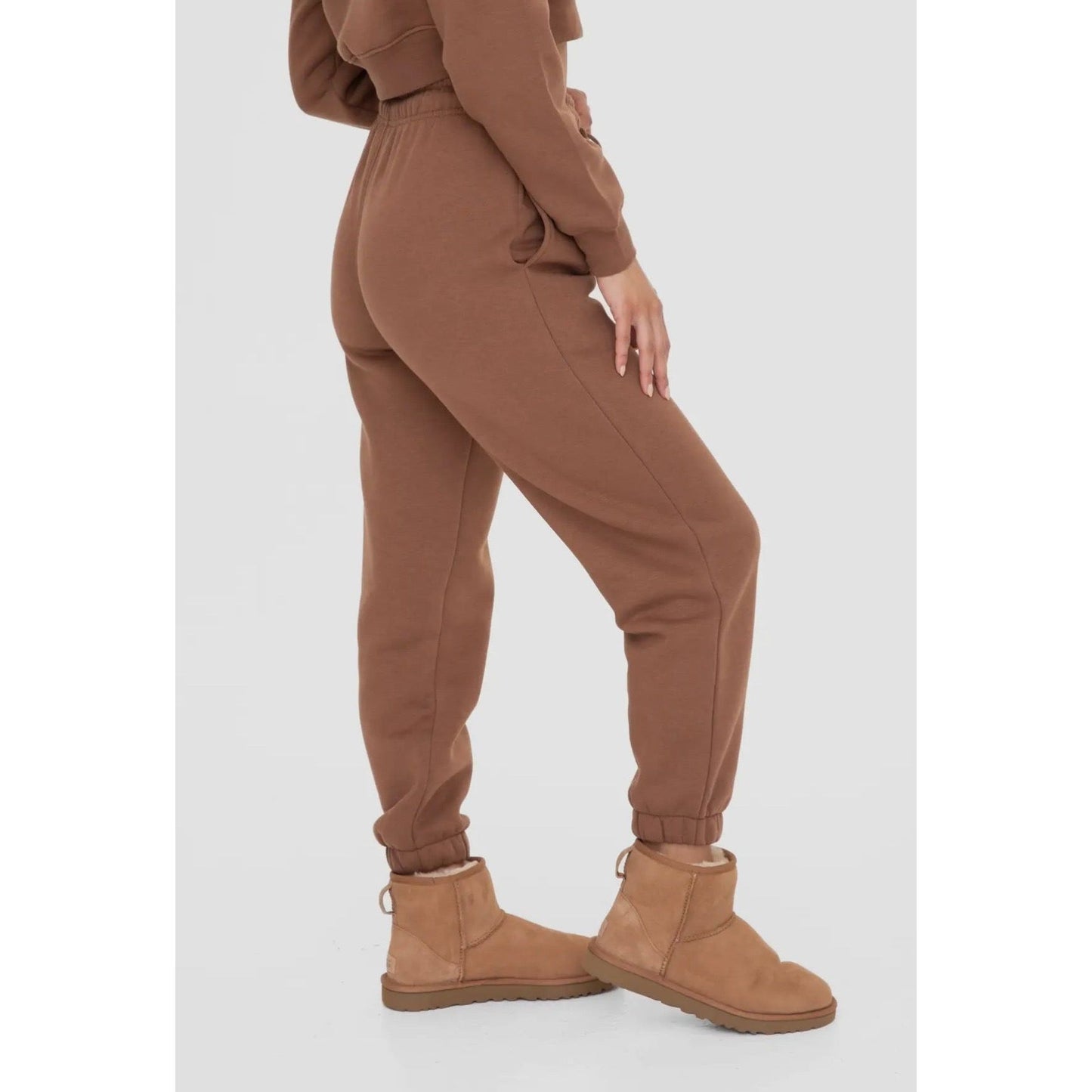 Cozy Retro Fleece-Lined Sweatpants in Cocoa