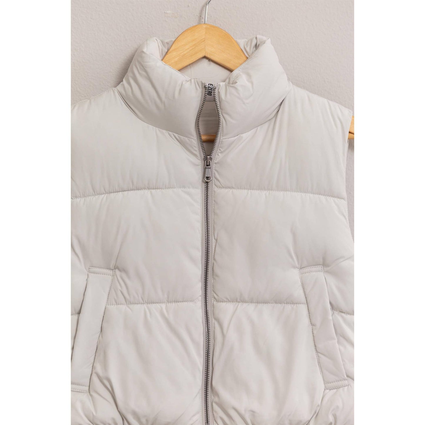 Cropped Zipper Closure Puffer Vest: creamy grey